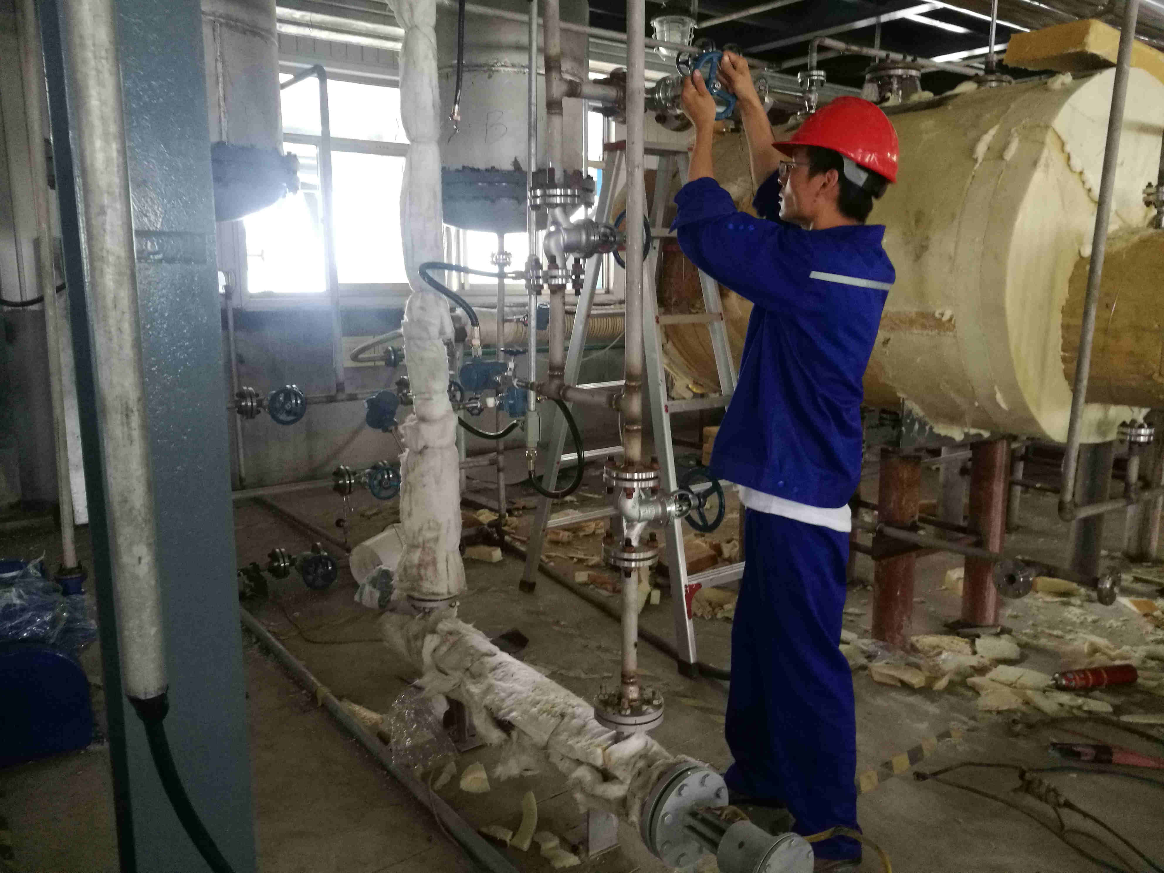 戰(zhàn)高溫，斗酷暑，全力以赴保進(jìn)度77