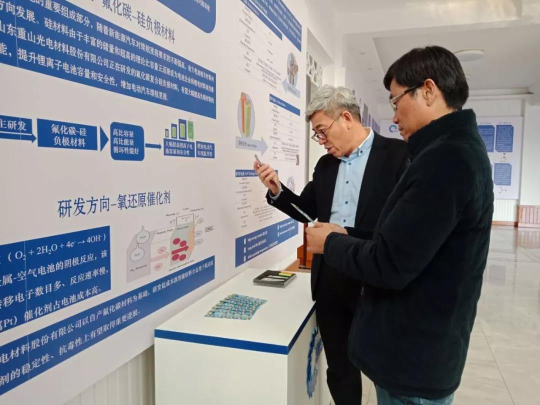 市電子信息和機(jī)械裝備產(chǎn)業(yè)發(fā)展中心領(lǐng)導(dǎo)蒞臨集團(tuán)公司調(diào)研指導(dǎo)工作66