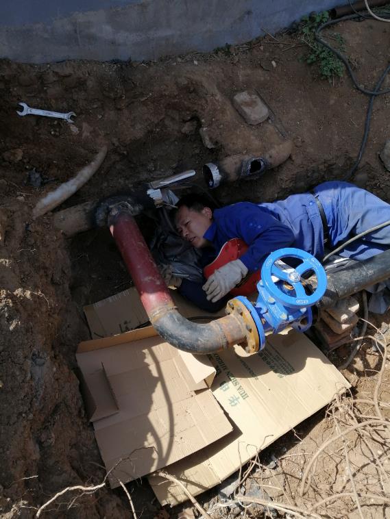 點贊|清明假期，綜合管理部組織水路管線改造