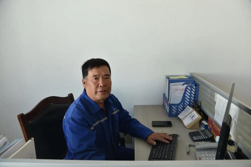 把責(zé)任扛在肩上 把良知裝在心中——記綜合管理部經(jīng)理殷曉華71