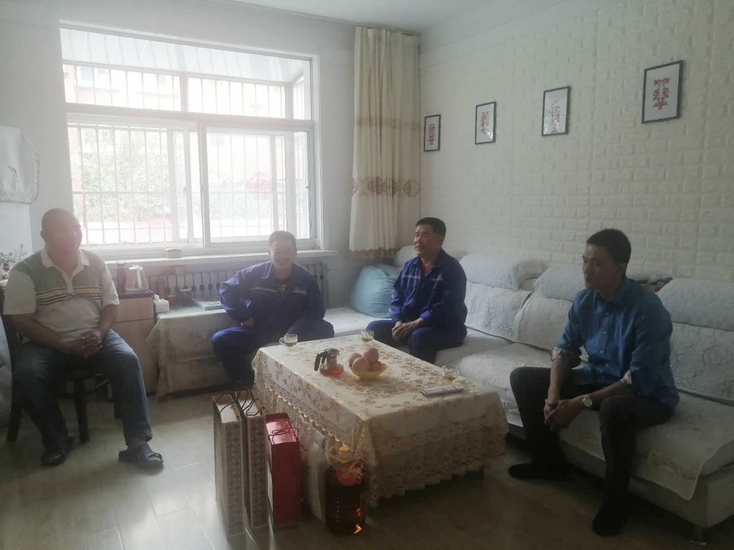 工會(huì)看望員工 點(diǎn)滴關(guān)愛暖人心