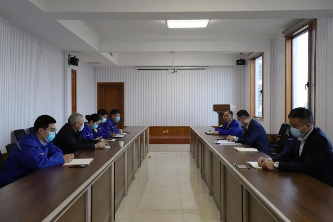 集團(tuán)董事長兼總經(jīng)理王魯淄督導(dǎo)我公司項(xiàng)目