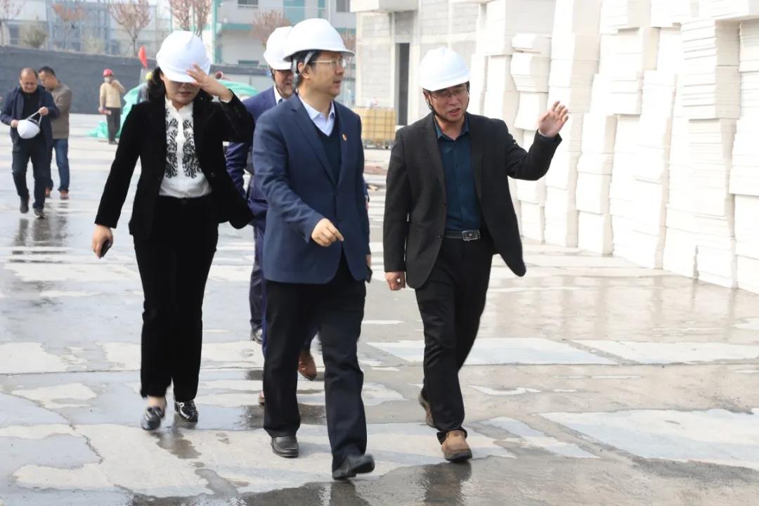 淄川區(qū)委常委、副區(qū)長郭亦華到我公司調(diào)研