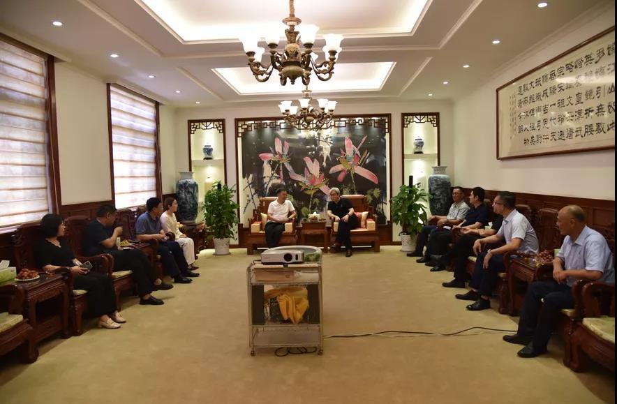 扎魯特旗旗領(lǐng)導(dǎo)到重山集團考察