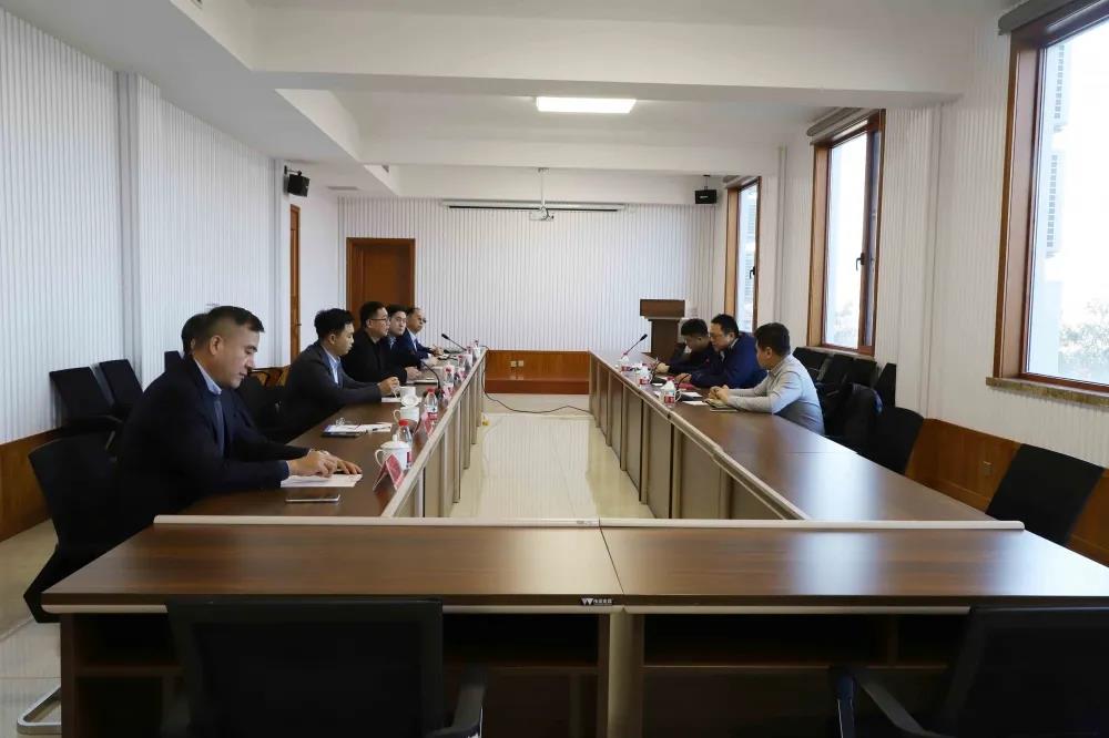 臨港經(jīng)開區(qū)招商局到集團參觀考察