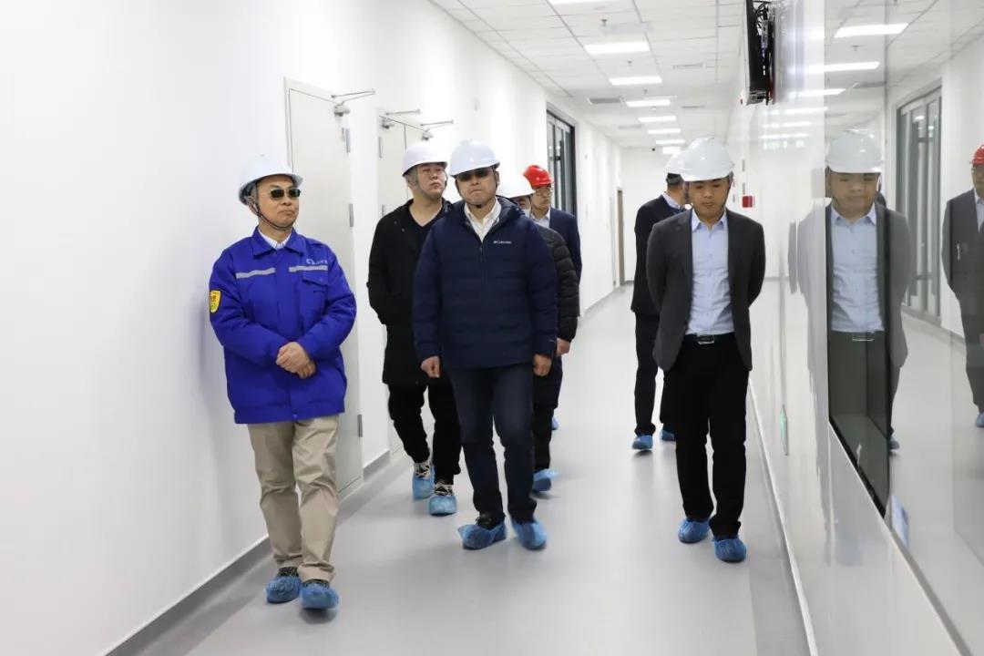 臨港經開區(qū)招商局到集團參觀考察44