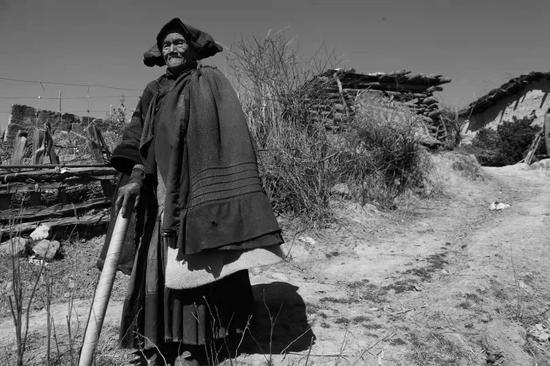 梁勇“大涼山印記” ——真情奉獻(xiàn)大涼山的攝影藝術(shù)展