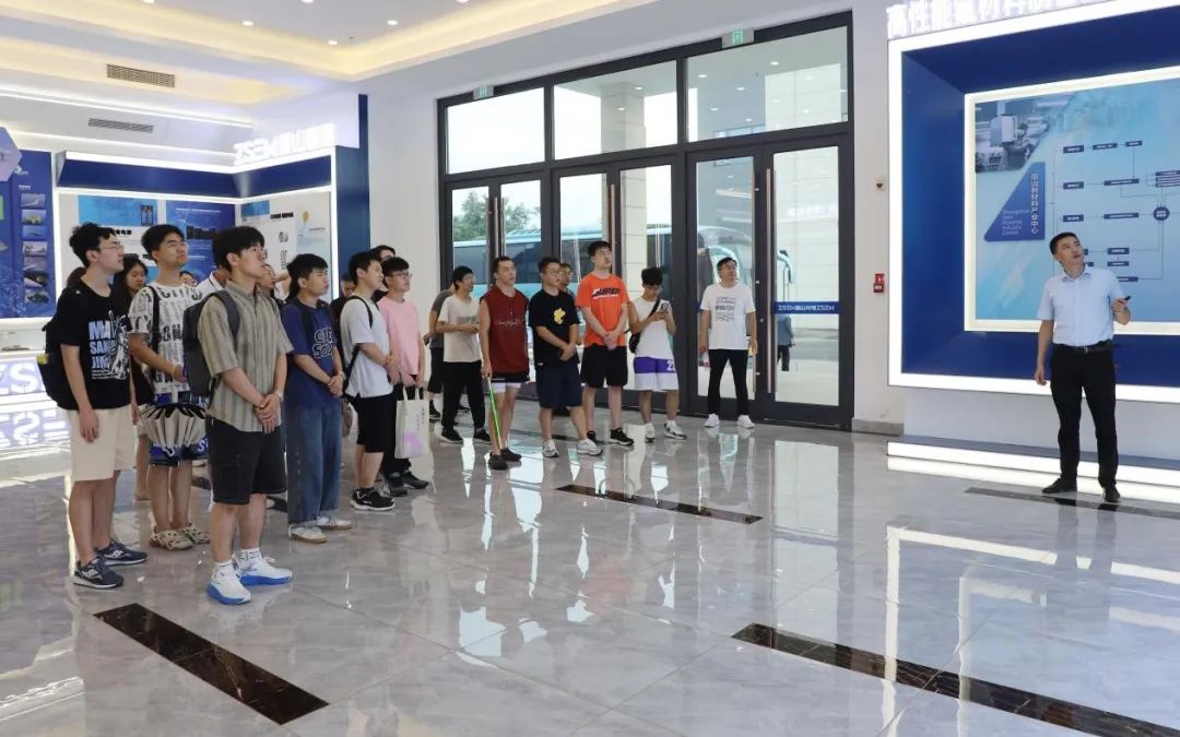 清華大學師生到我公司開展研學交流