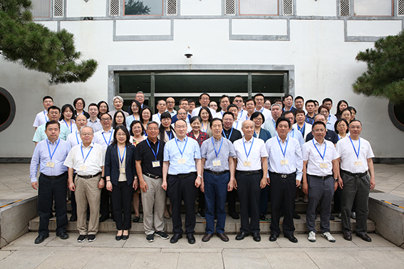 民營(yíng)企業(yè)智慧賦能高端電子化學(xué)品創(chuàng)新發(fā)展-重山光電副董事長(zhǎng)兼總工程師方治文教授受邀出席第788次香山科學(xué)會(huì)議