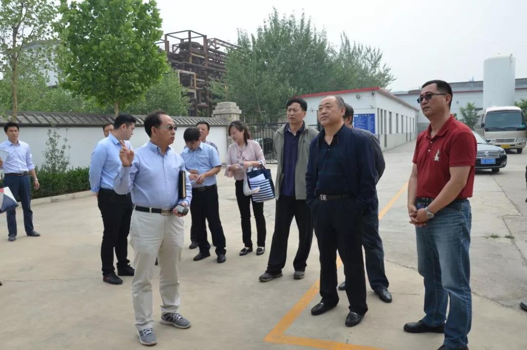 省經(jīng)信委副主任王超英來重山光電調(diào)研視察