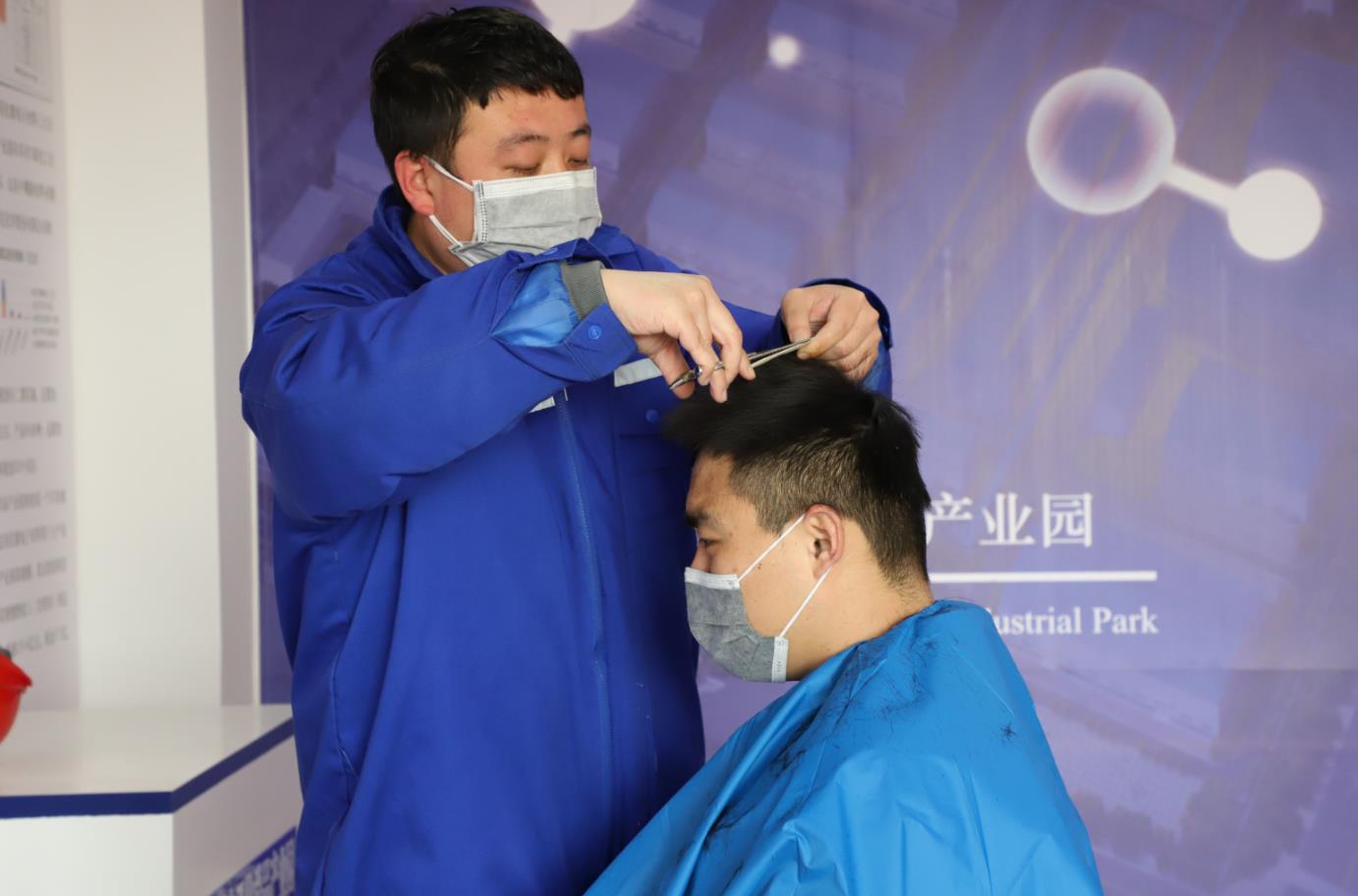 暖心！疫情期間，公司志愿者王遠哲為大家理發(fā)