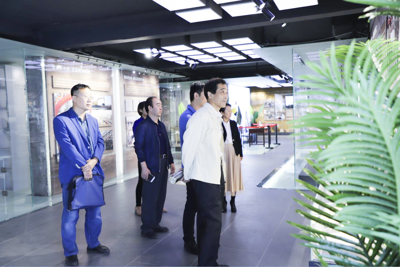 淄川區(qū)政協(xié)副主席王秉忠一行蒞臨我司調研指導