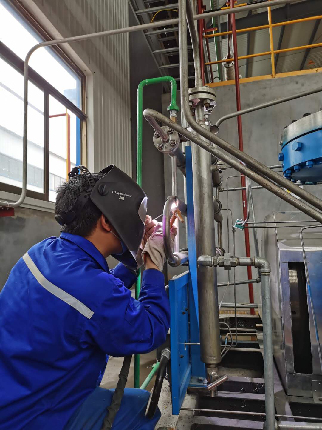 勇?lián)?zé)，圓滿完成高壓管線焊接任務(wù)