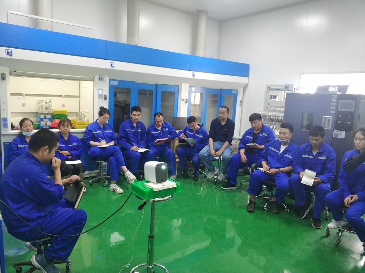 氟碳電池項(xiàng)目部組織技術(shù)培訓(xùn)